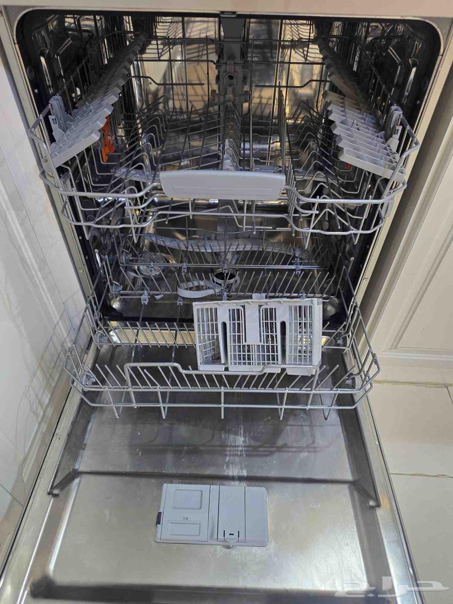 فرن كهربائي و غساله صحون بحاله ممتازه64384286342145110