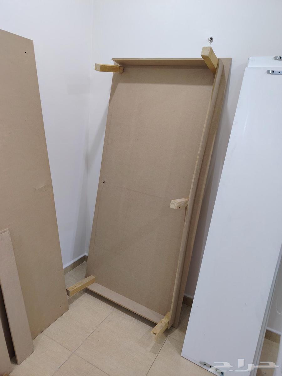 سرير خشبي نفرين وستارة مترين في مترين للبيع64382873657729114