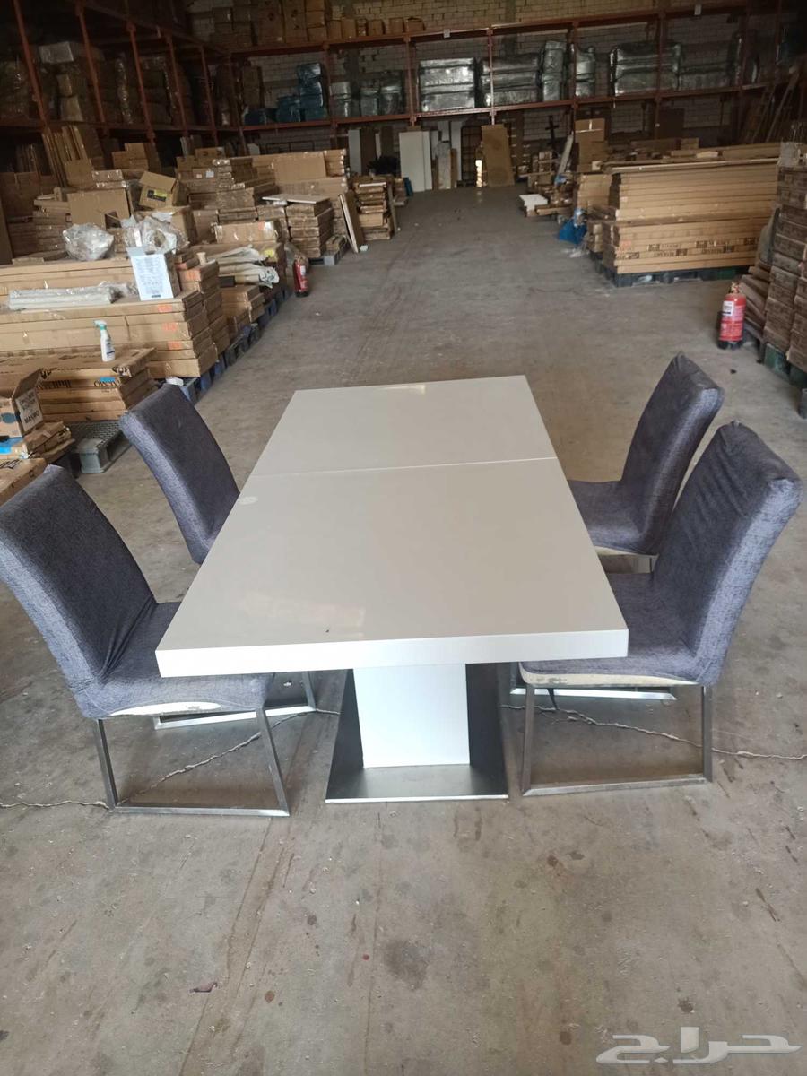 طاوله مستعمله بحاله جيده64389626511875111
