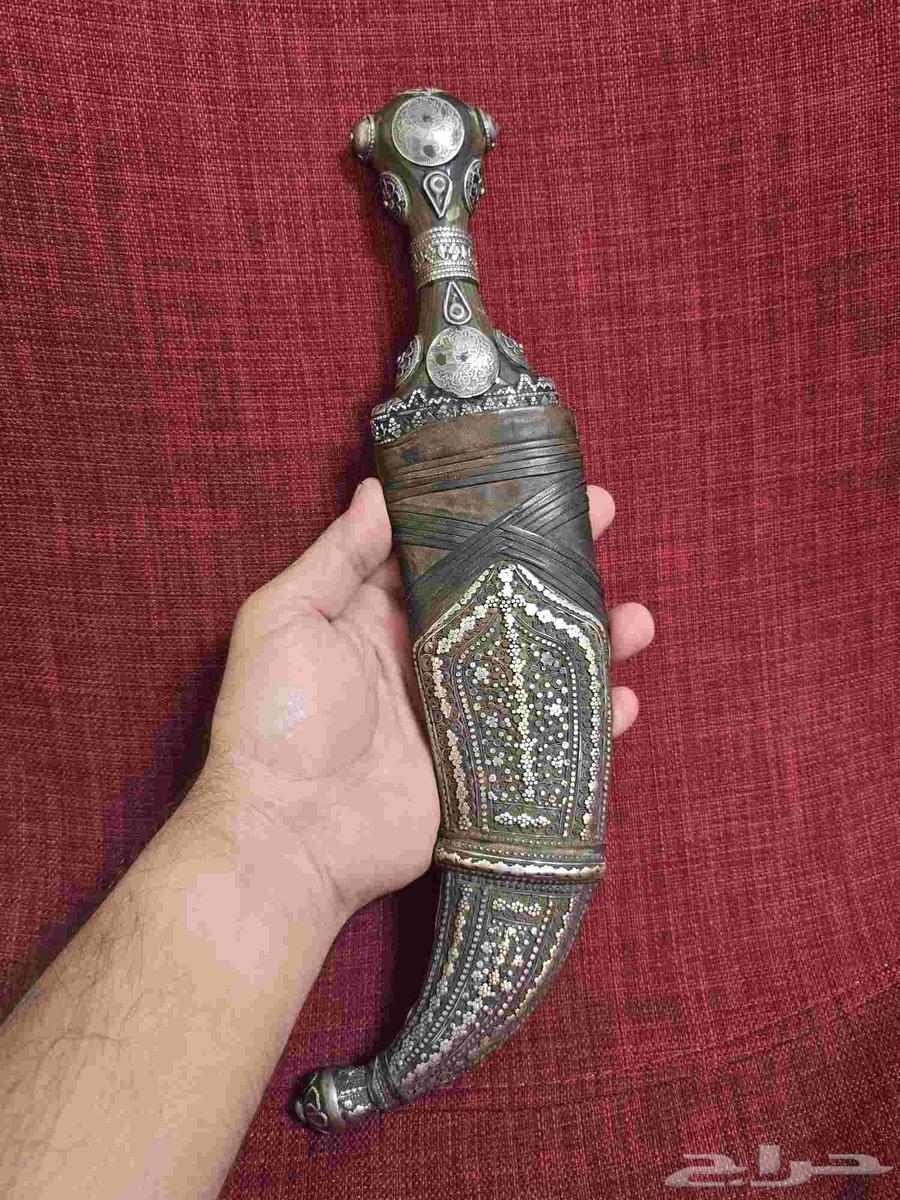 Old silver dagger64381328534273110