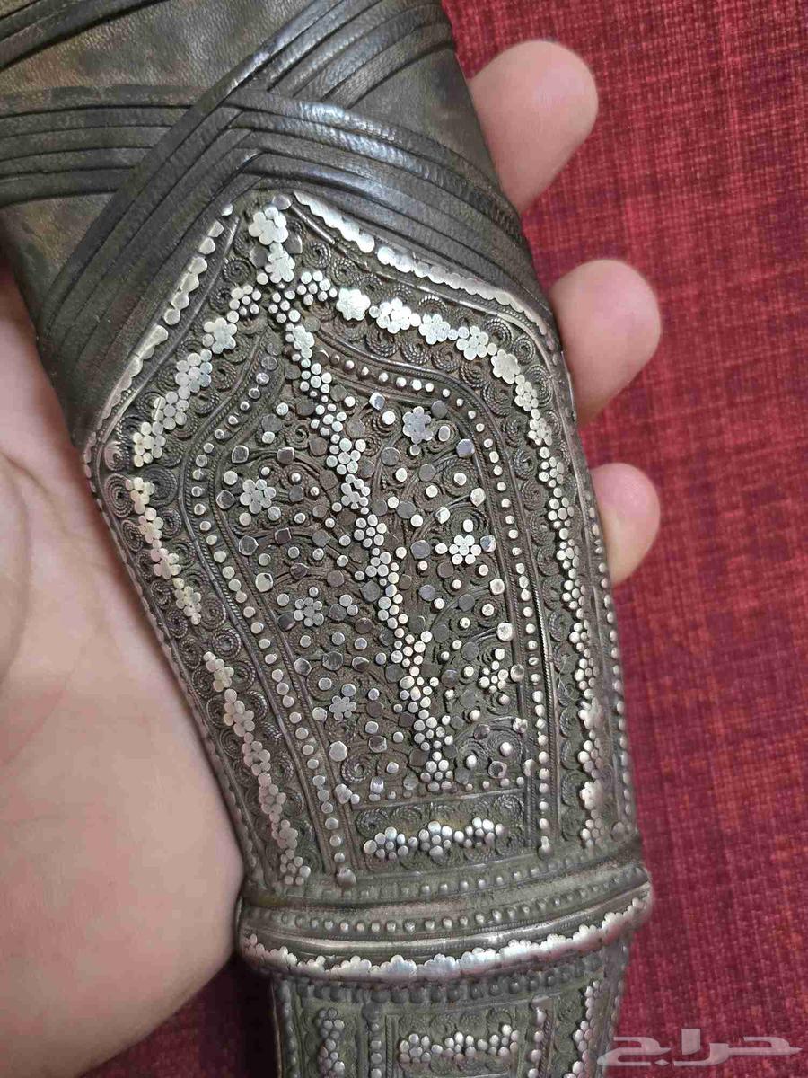 Old silver dagger64381328534273113