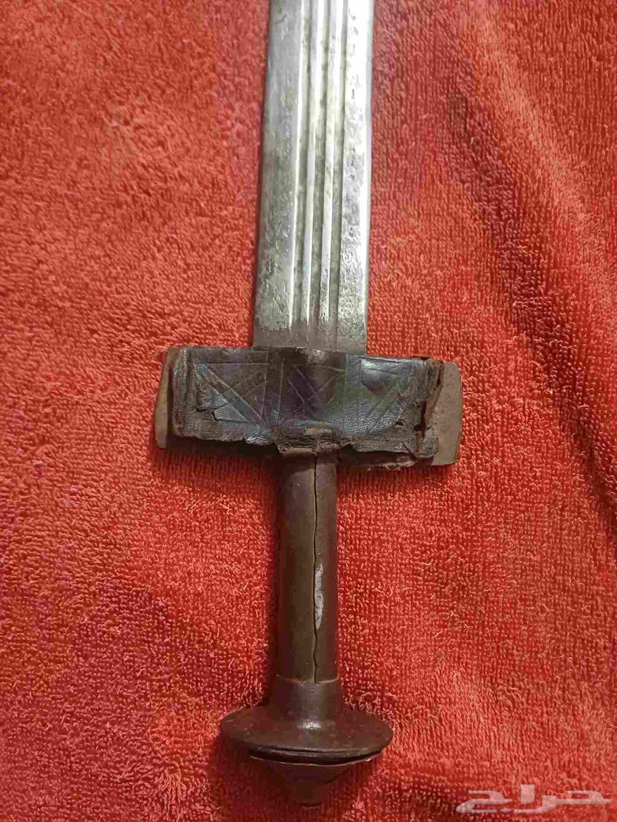 لعشاق التحف سيف انتيك من زمن الاجداد عمر مايقارب 300 عام64379775944705110