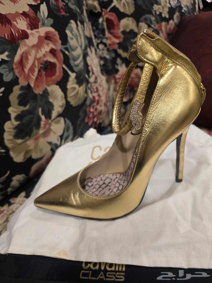 Authentic brand shoe (Kfali), new and clean64391645927042113