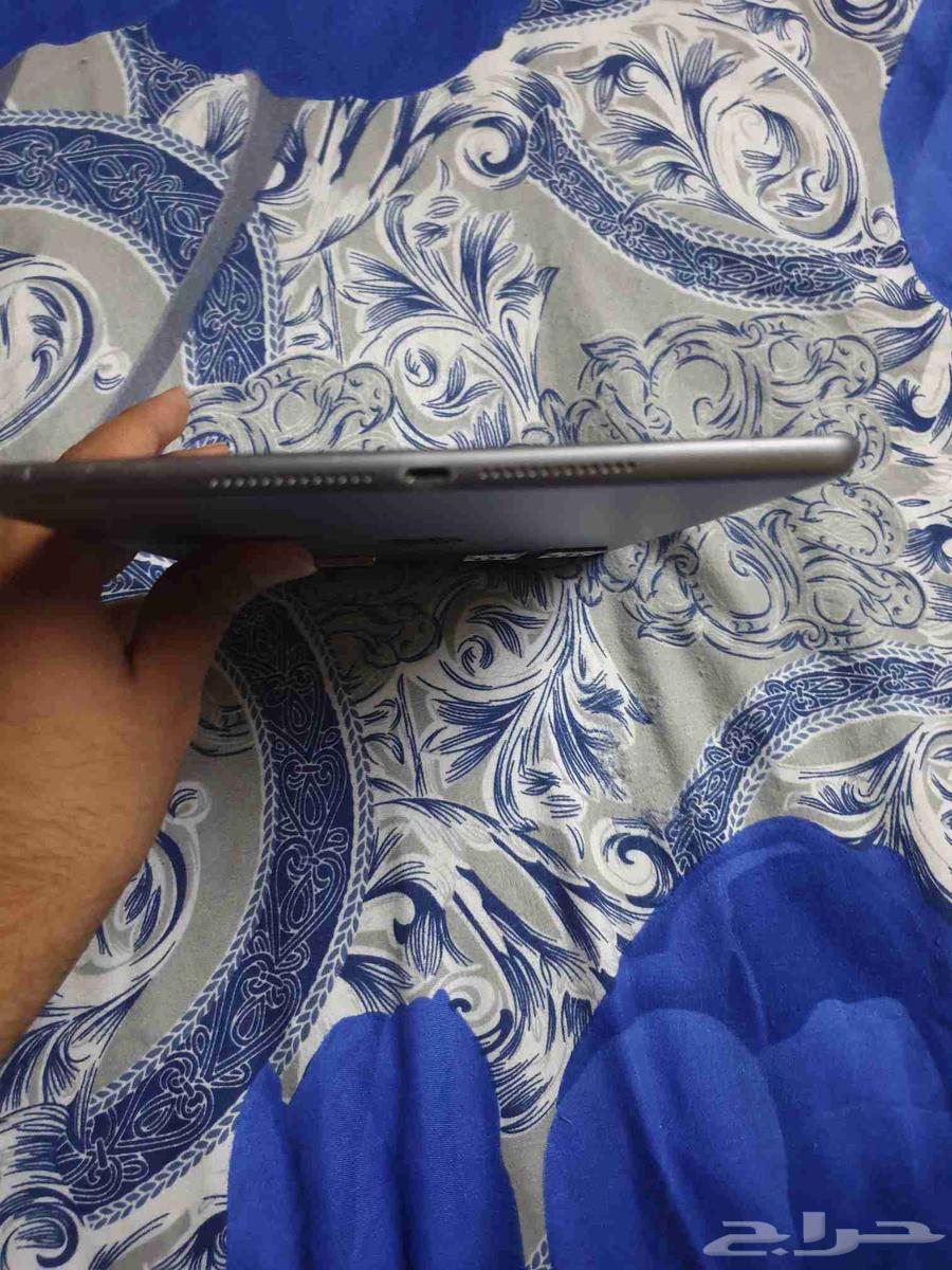 iPad 6th generation, clean device, never been repaired, specifications 32 GB64391962741378110