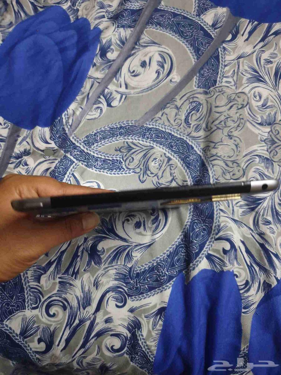 iPad 6th generation, clean device, never been repaired, specifications 32 GB64391962741378112