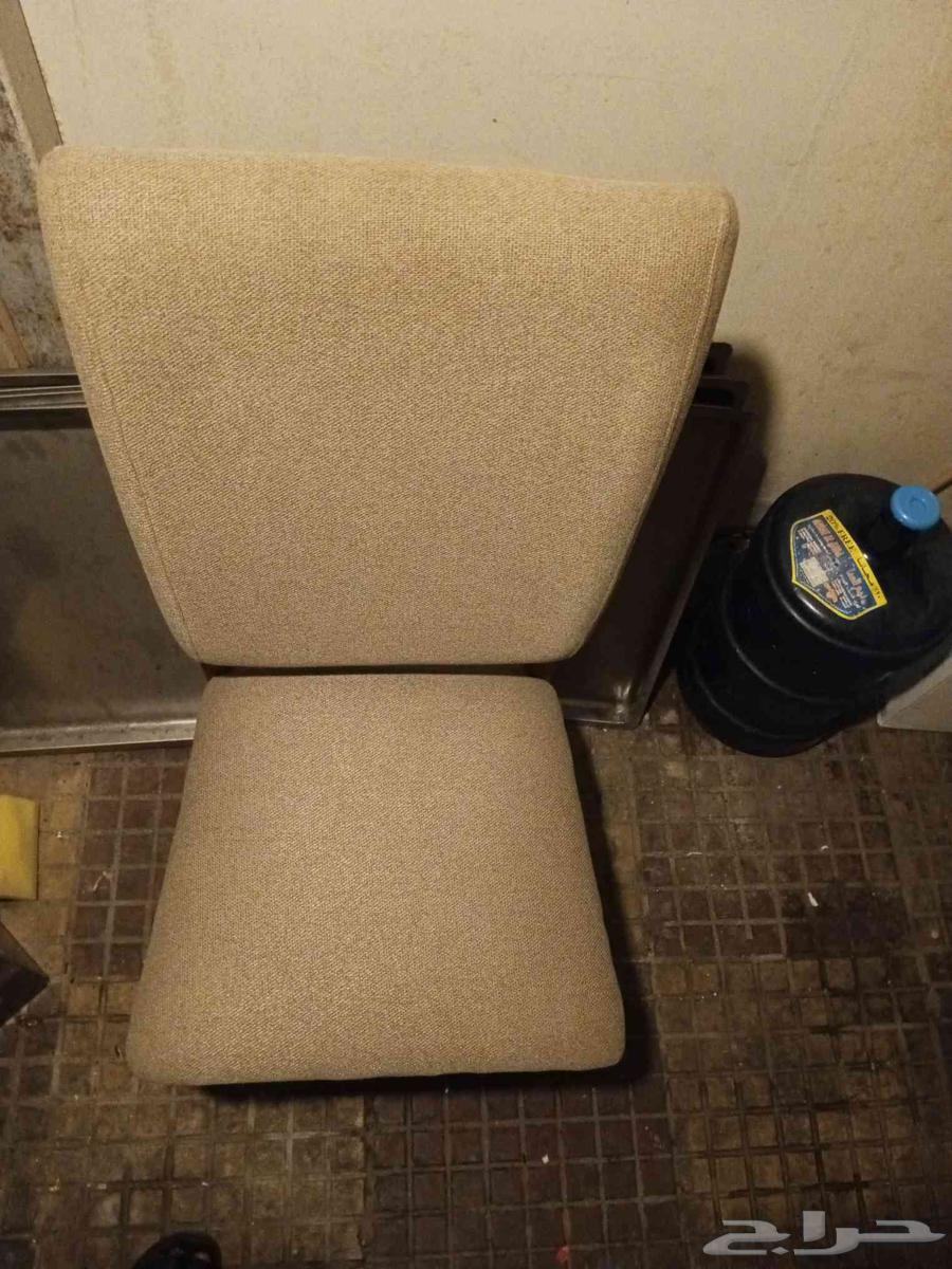 كرسي شبه جديد64388647103617110