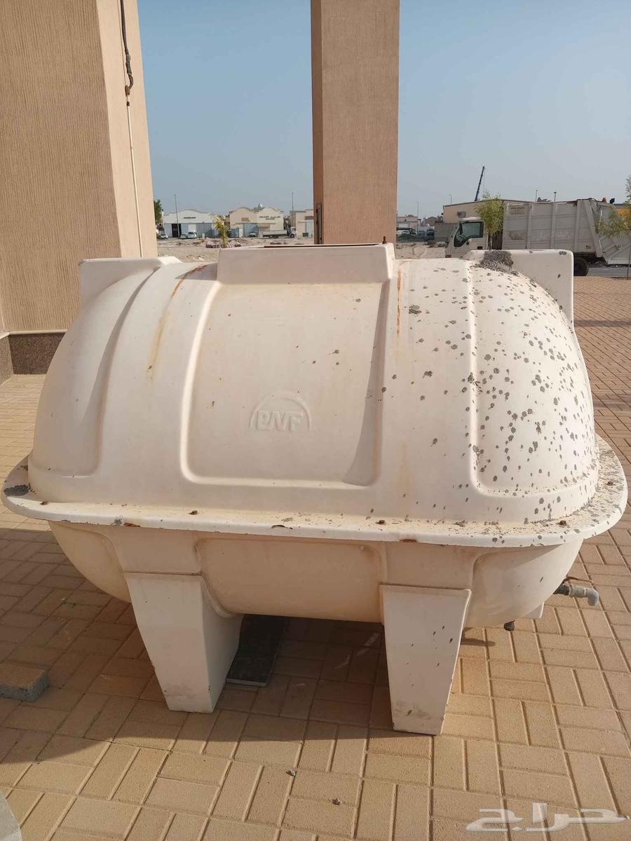 Two water tanks, one large and one small64388232006273113