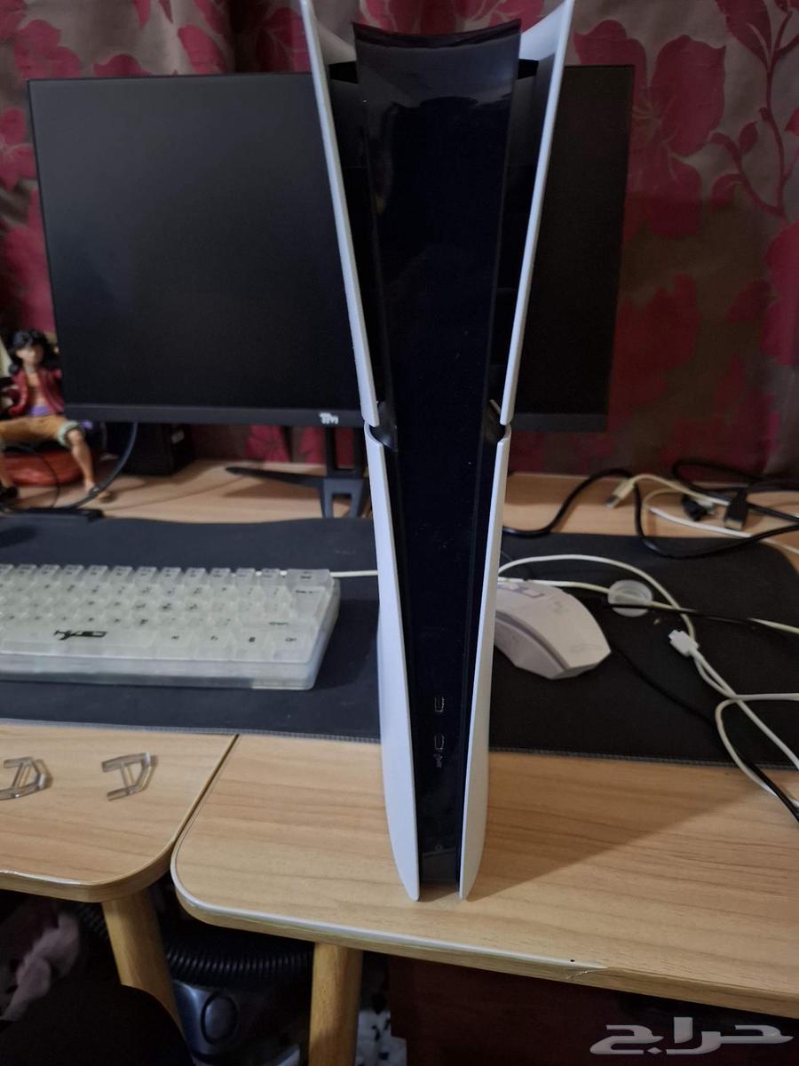 السلام عليكم ورحمة الله سوني 5 سليم نظيف بس ب1450 ريال64385119736322110