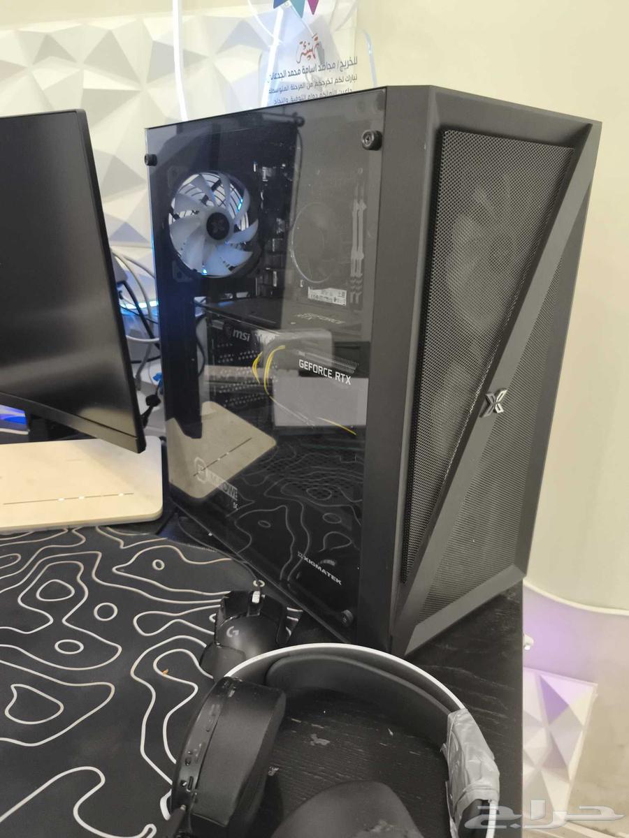 بي سي قيمنق مع شاشتين للبيع64383981213571110