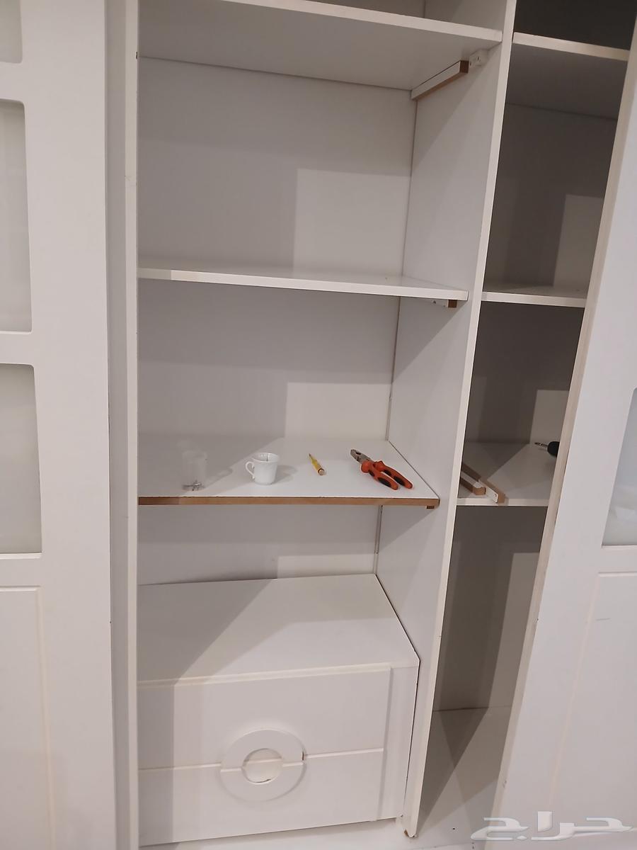 دولاب سحاب كبير بالطول والعرض اربع درف وزجاج مكسور واحد ب 5564386683180675111