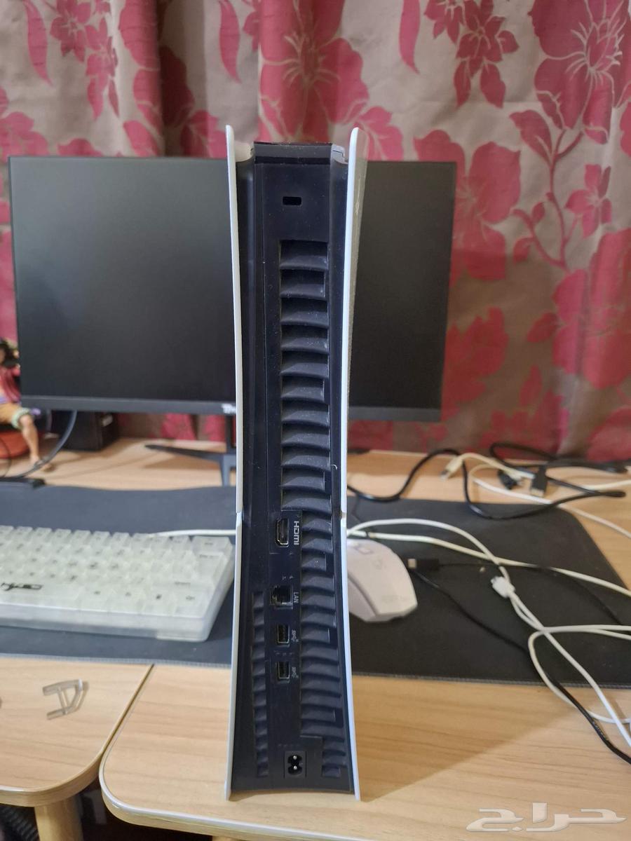 السلام عليكم ورحمة الله سوني 5 سليم نظيف بس ب1450 ريال64385119736322112