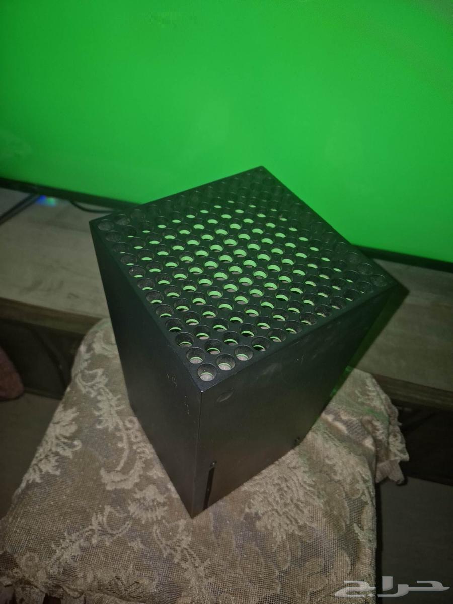 Xbox series x مع يد وفيفا 2464385313752322114