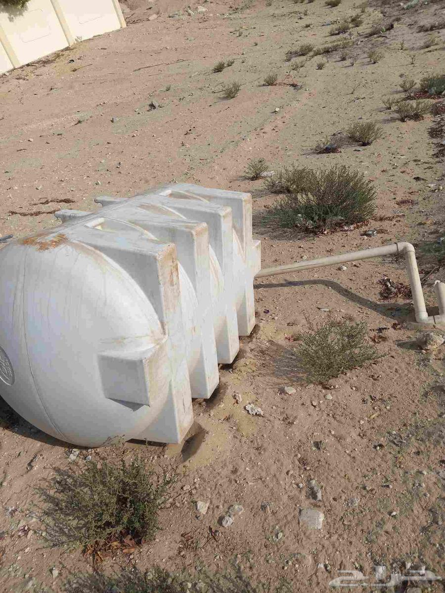 Two water tanks, one large and one small64388232006273110