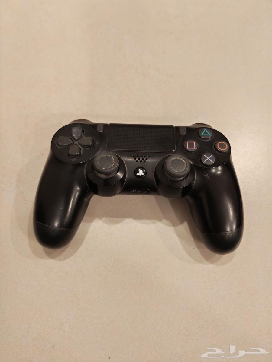 يدين سوني 4 الأصلية خربان فيها كم شي للبيع64388357511298110