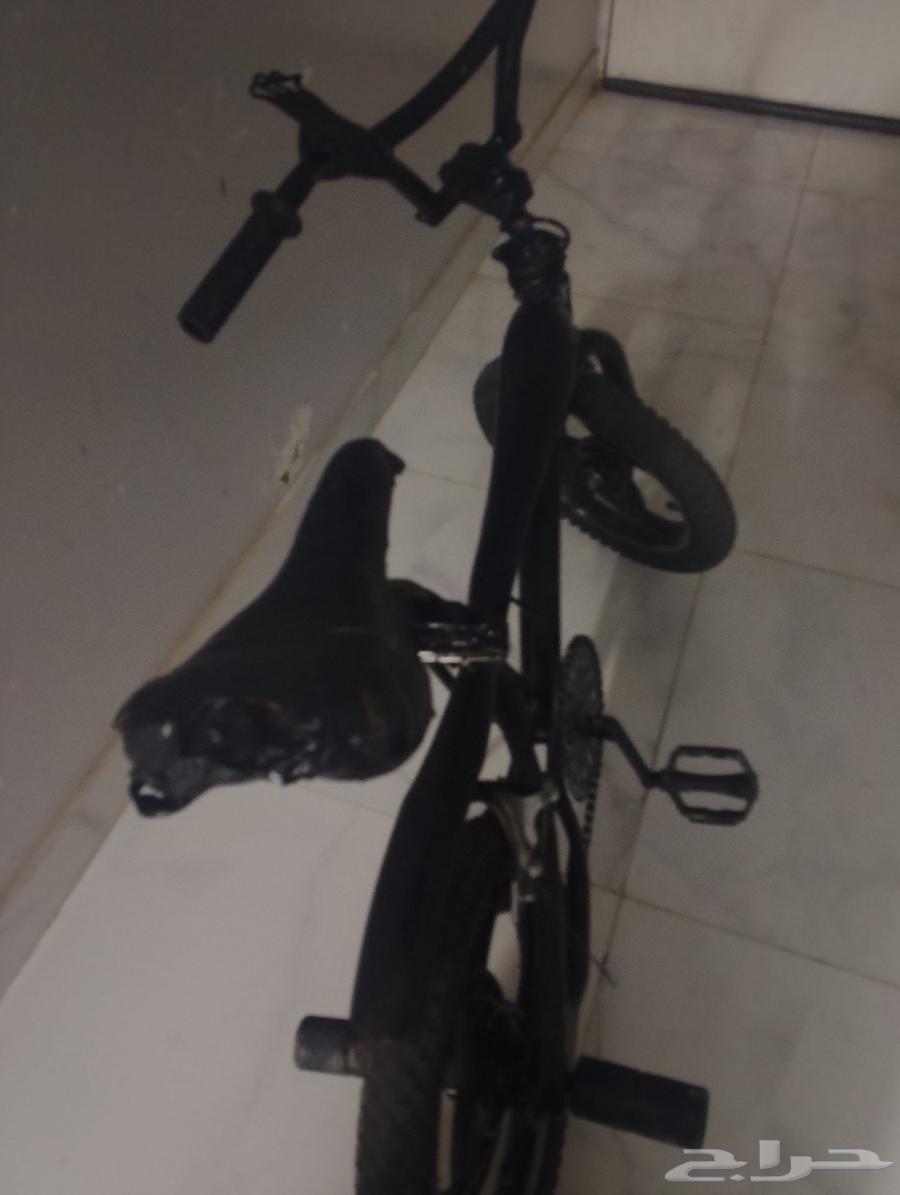 Bicycle for sale with phone holder and lights, selling condition is urgent64379123672451110