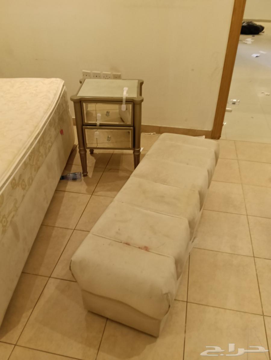 Bed with mattress, chair with dressing table and two nightstands64378382678785111