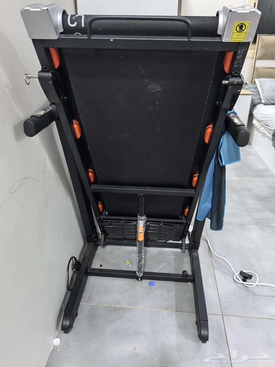 Treadmill used for only one month, very clean64383039439617110