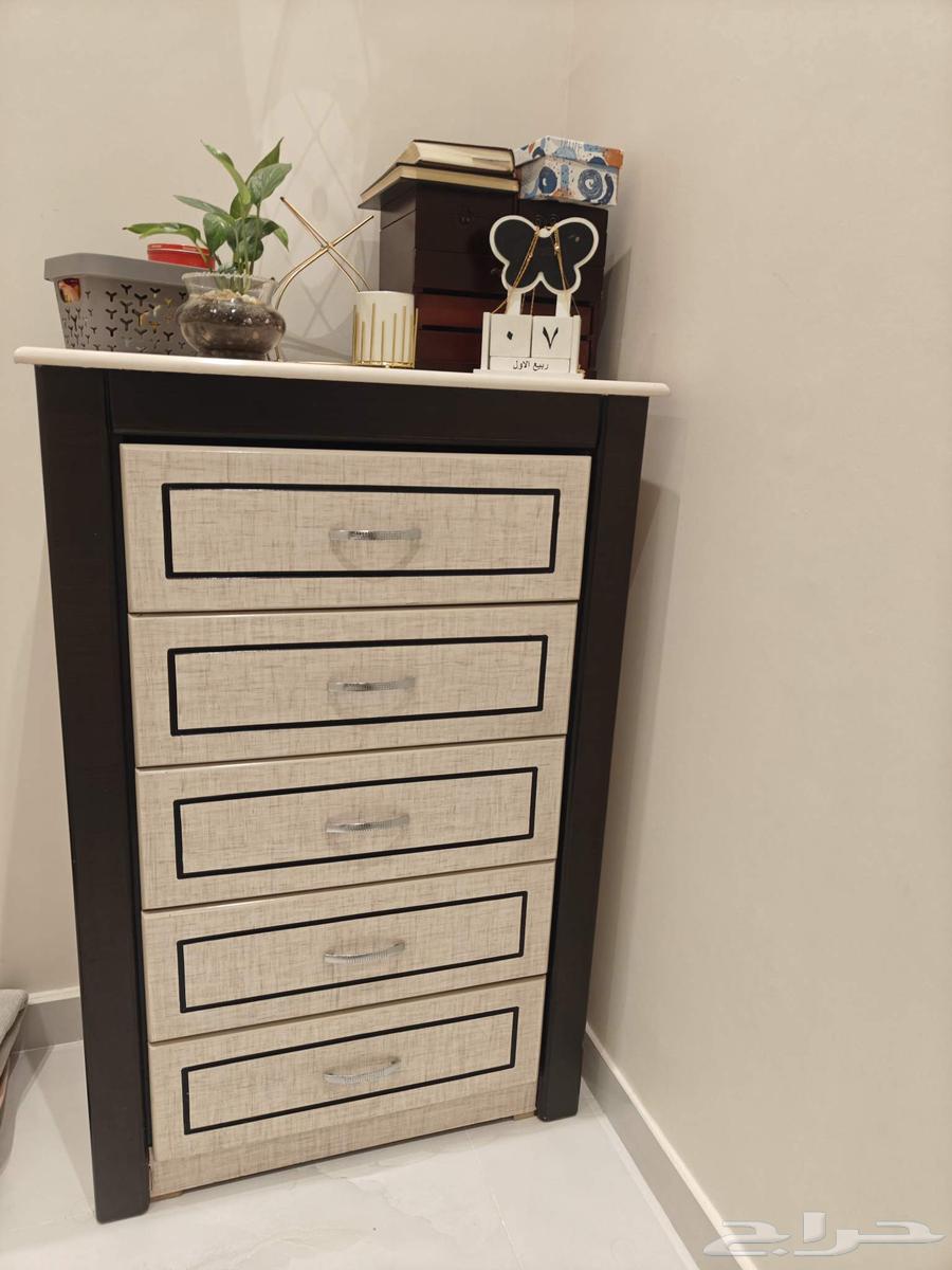 Complete bedroom set with bed, wardrobe, dresser, dressing table, two nightstands, and mirror64384562896771113