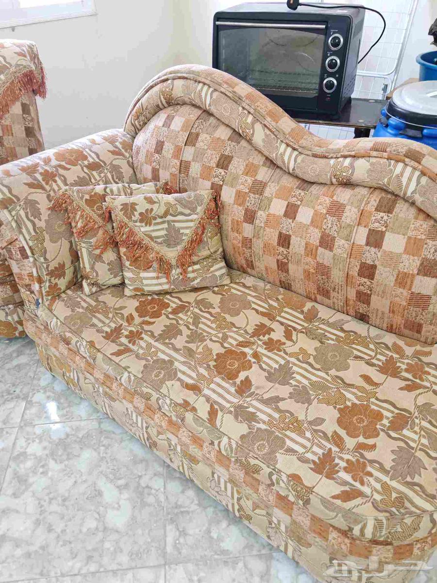 A good condition sofa set with 3 tables, urgent sale due to travel64382017924481111