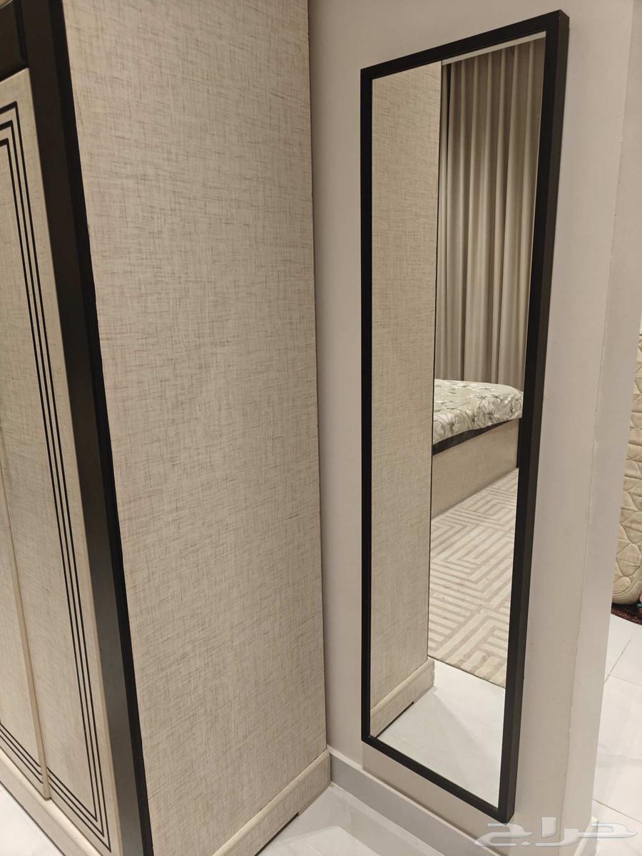 Complete bedroom set with bed, wardrobe, dresser, dressing table, two nightstands, and mirror64384562896771112