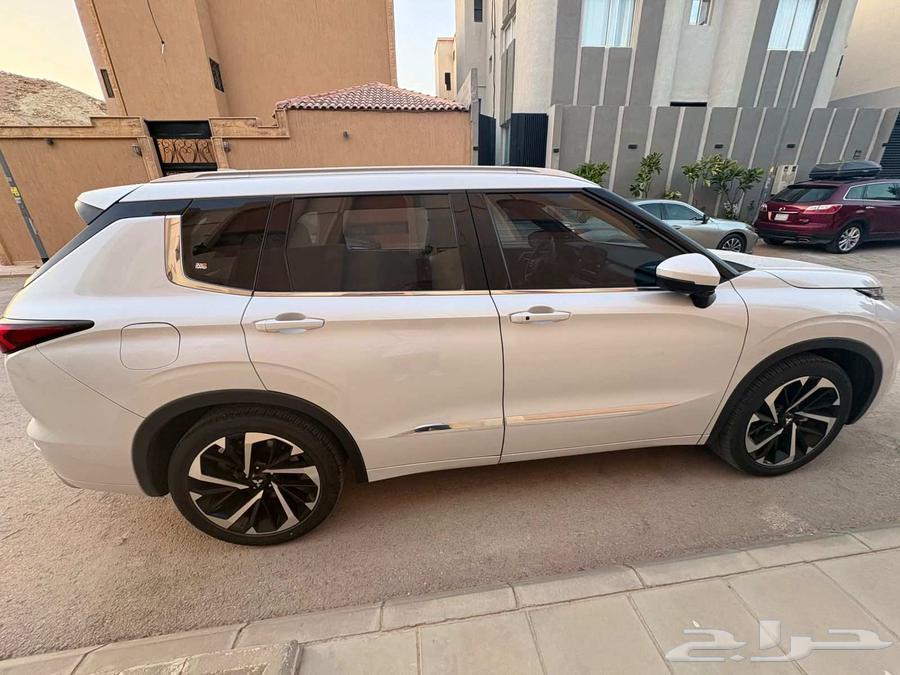 للبيع ميتسوبيشي اوتلاندر أعلى فئة 202364535806416642112