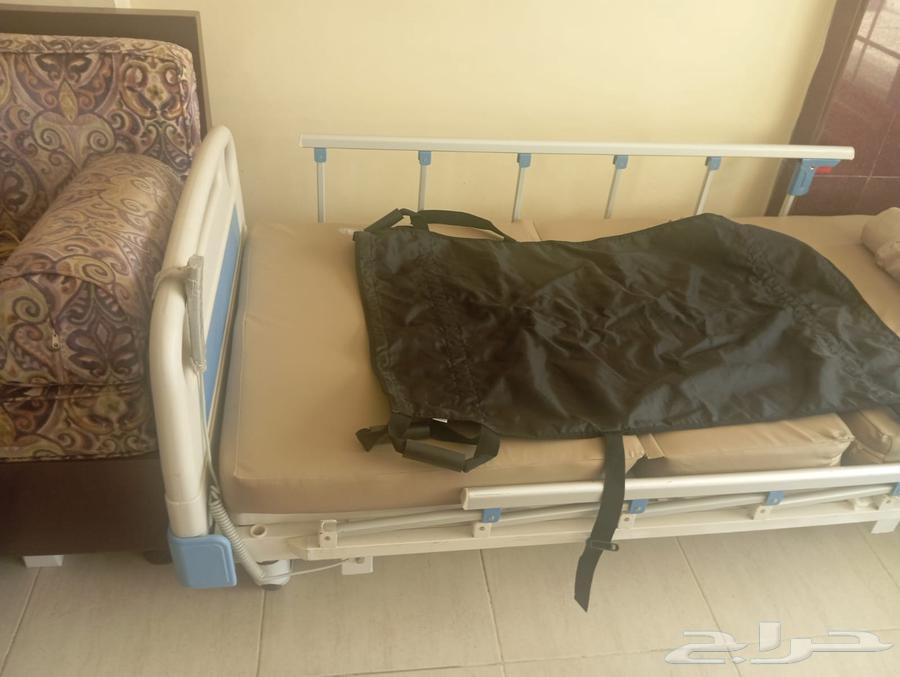 سرير طبي كهربائي مع 3 كراسي مستعمل السعر 2600 ريال64385272409859111