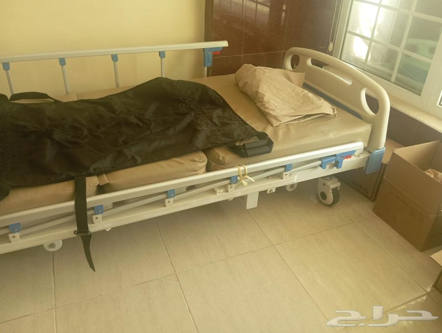 سرير طبي كهربائي مع 3 كراسي مستعمل السعر 2600 ريال64385272409859110