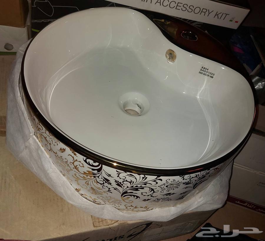 غسلتين رخام لونها ابيض وذهبي جديده على الشرط مع محابسها لونه64388894753666111