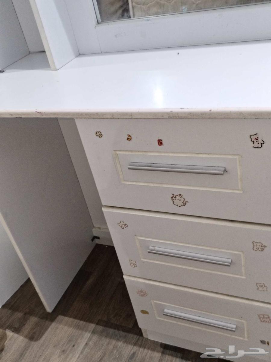 سريرين   كومدينة   تسريحة64391494601602112