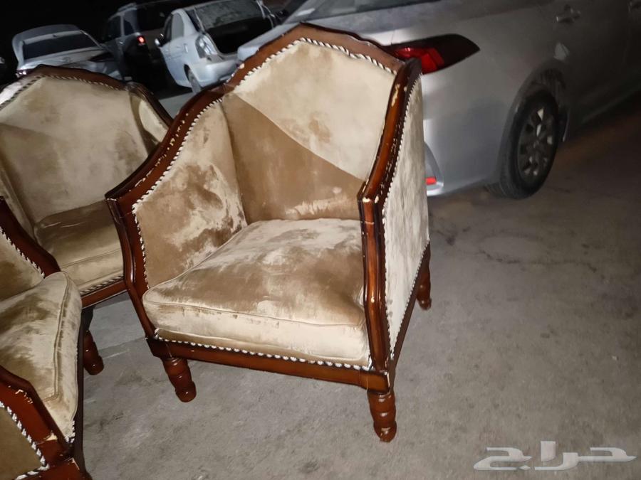 3 Sofa Set With 2 Table  Condition in Very Good All in Wood64383788325505110