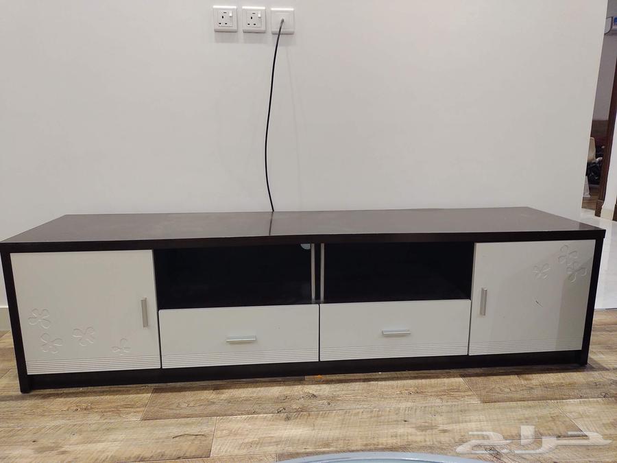 Clean sofa with TV table64387467487490112