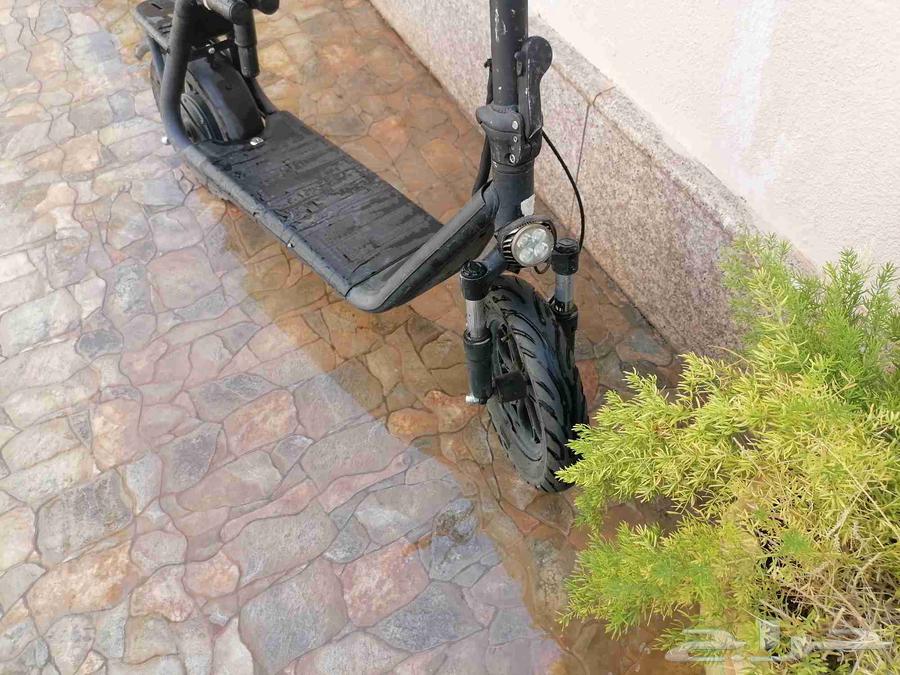 سكوتر للبيع نظيف و جديد وفيه ضو وا بوري وثلاث سرعات64381864546561113