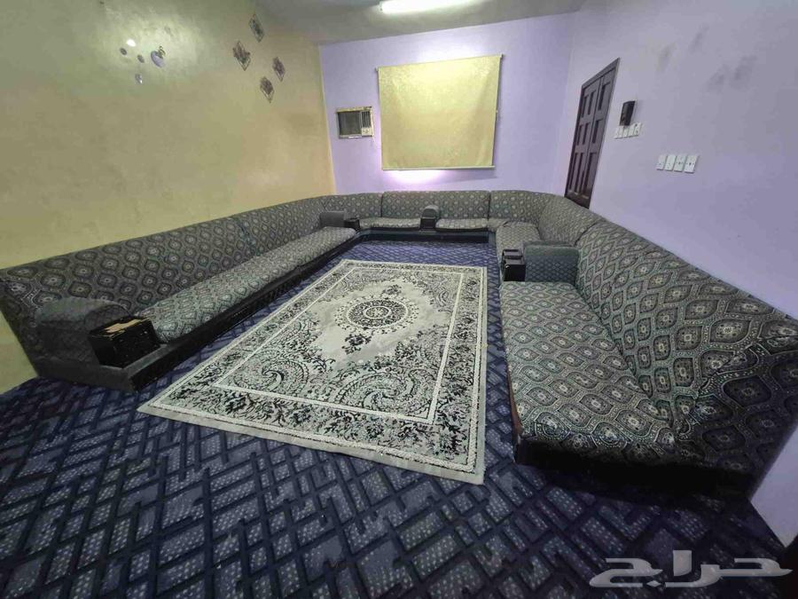 كنب مستعمل مع سجاده64382997734401110