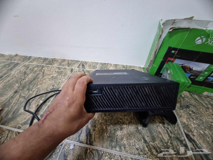 اكس بوكس ون شرط للبيع ناقصه السلك حق التشغيل بس معه وست اشرط64383275571329114