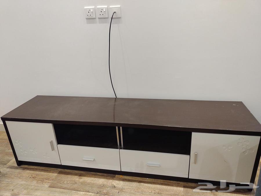 Clean sofa with TV table64387467487490113