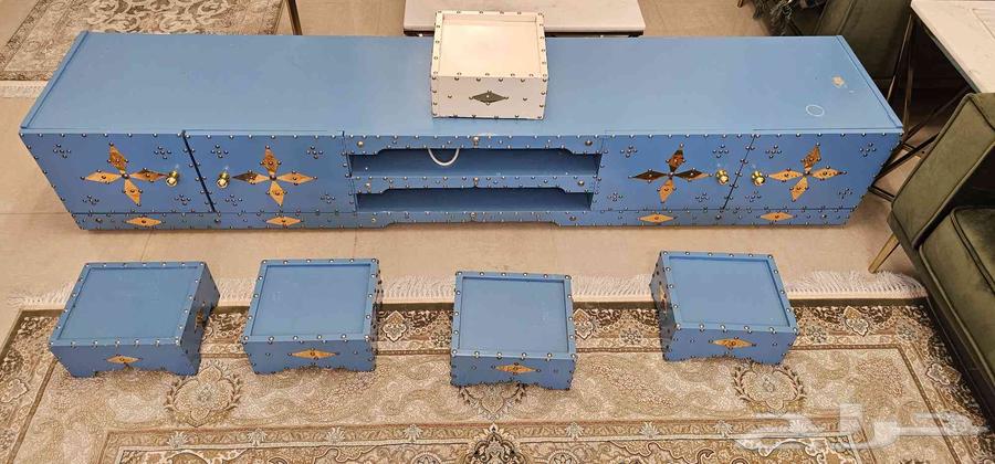 طاولات و مساند وستارة وكرسي أطفال للبيع64385466747139110