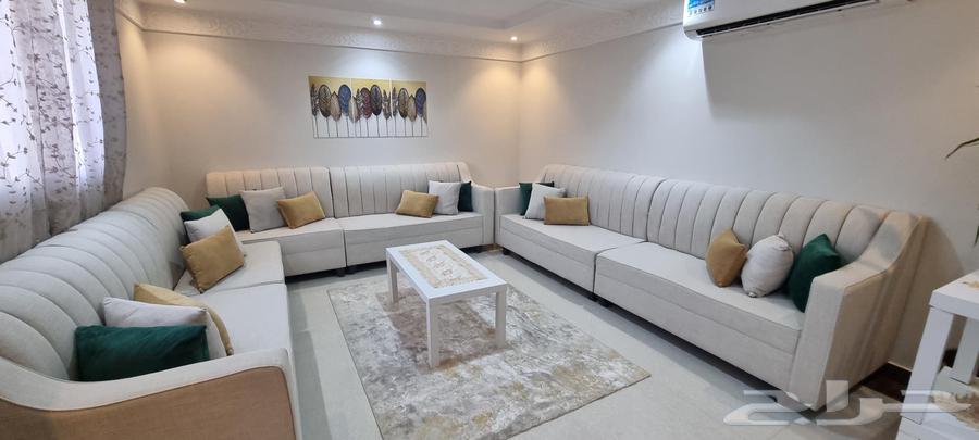 كنب شبه جديد مع الطاولة والستارة البيع لأعلى سعر مقاس 4 464378105535105112