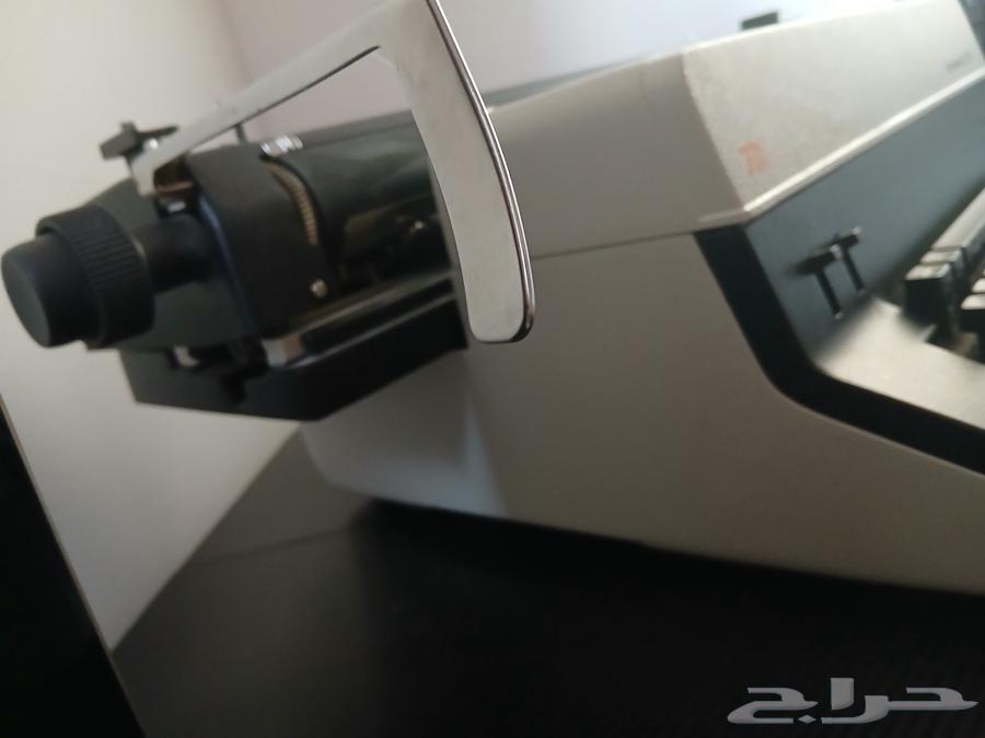 ألة كاتبة. أحرف انجليزية. لونين احمر واسود. مستعملة64386933648642112