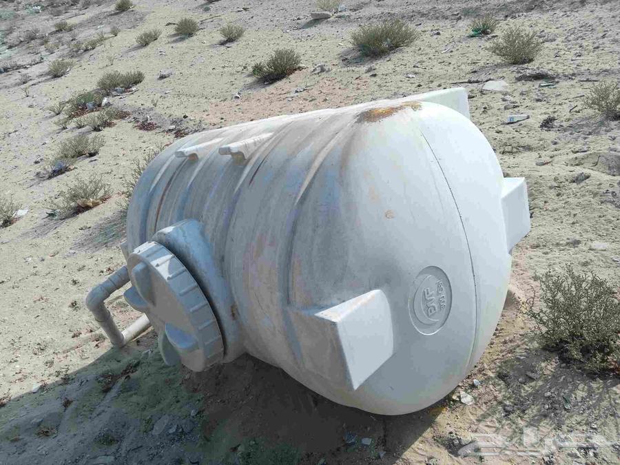 Two water tanks, one large and one small64388232006273111