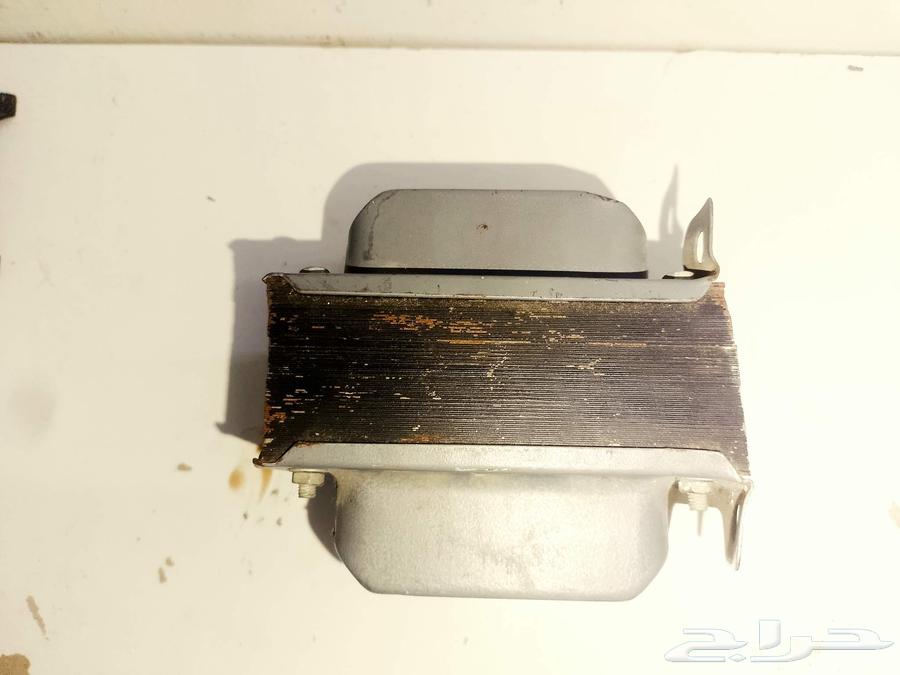 The red power converter outputs 220 watts and the black one outputs 110 watts for sale64377315126787112