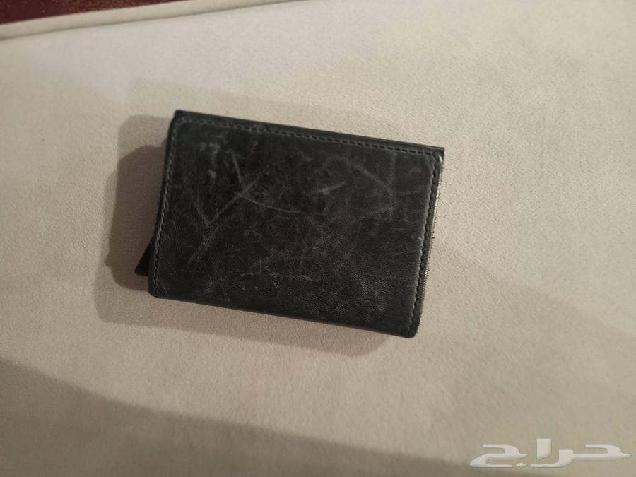 محفظه جلد طبيعي من ألمانيا ابغى ابعيها بسسب ظروف64387397419265113