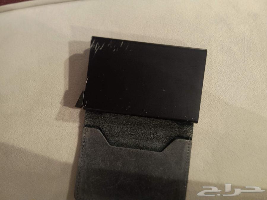 محفظه جلد طبيعي من ألمانيا ابغى ابعيها بسسب ظروف64387397419265112