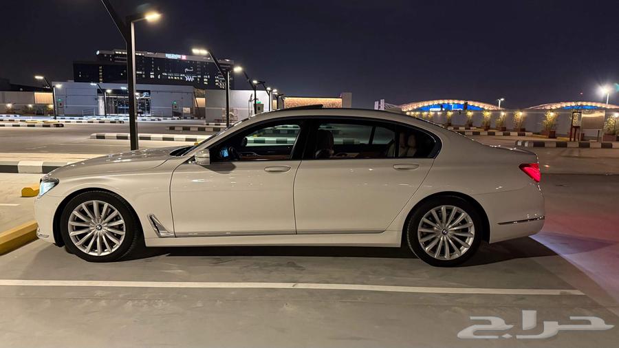 للبيع BMW أبيض 730 موديل 2017 نظيف جدا ممشى قليل64522145444227113