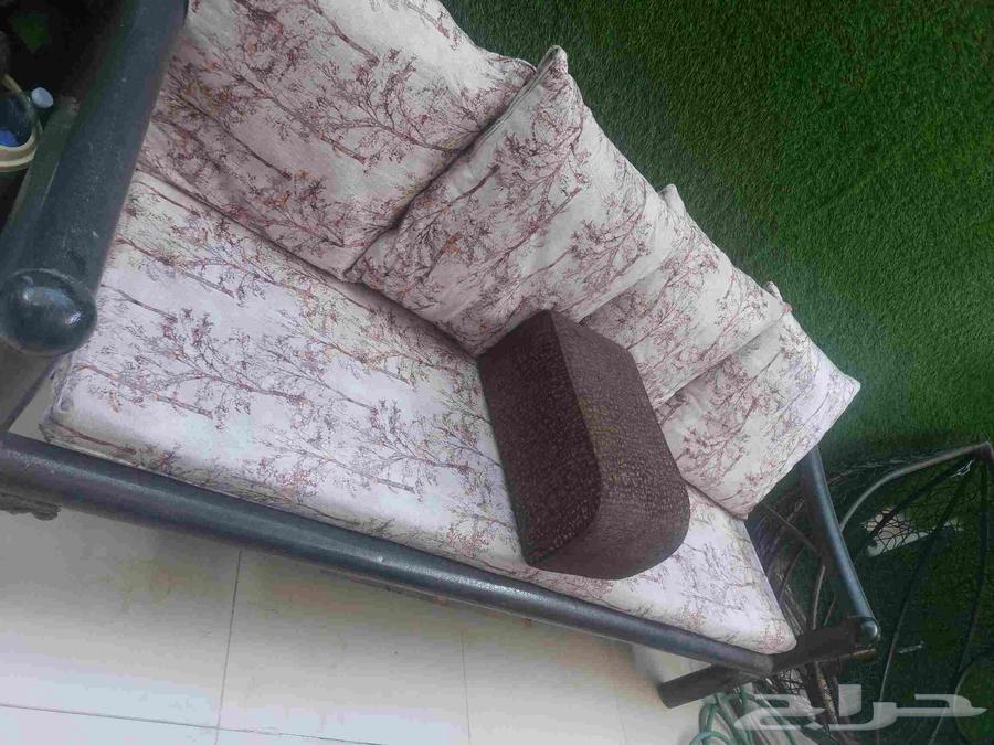 2 كنب للحوش مغيرلهم الفرش جديد السعر 700 الاثنين سوا64385202411395110