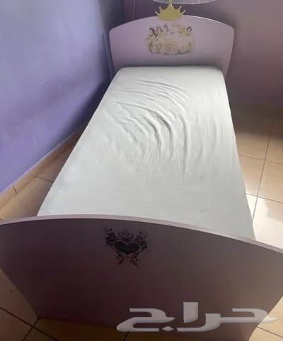 غرفة نوم جميلة مستخدمة64380154546433113