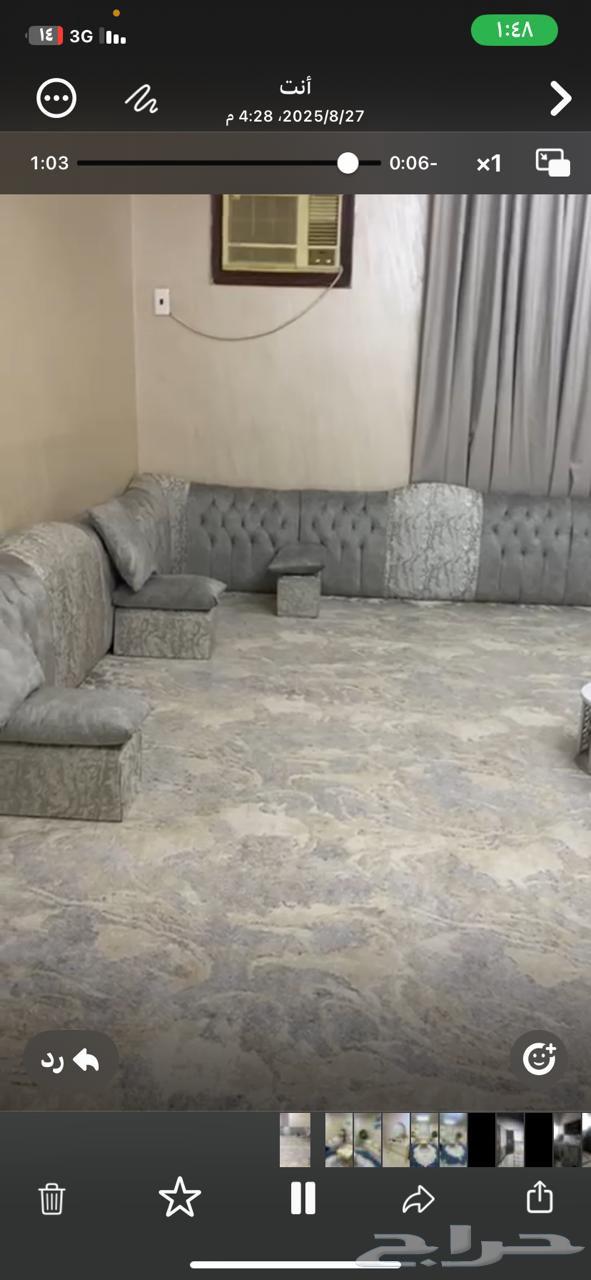 Arabic majlis with carpet and tables64378440391042114