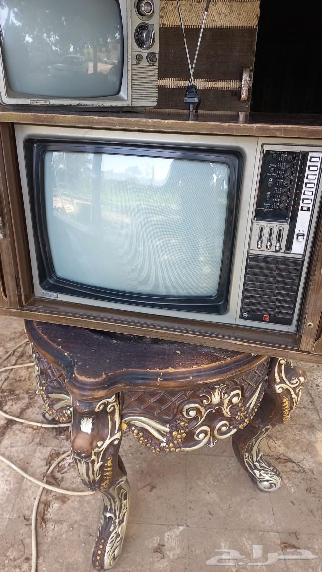 إلى يحب التراث والقديم ...عندى عدد 2 تلفزيونات قديمه جدا وبح64391563360130112