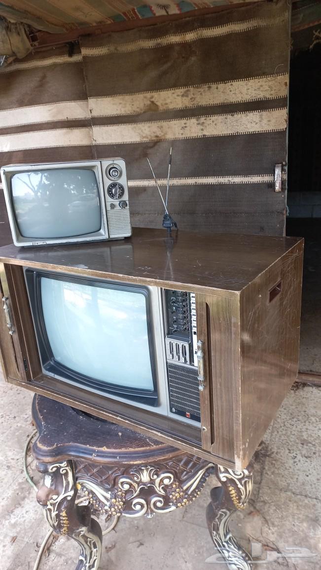 إلى يحب التراث والقديم ...عندى عدد 2 تلفزيونات قديمه جدا وبح64391563360130113