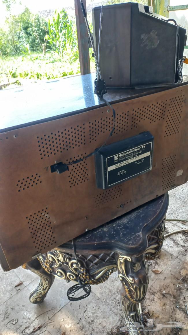 إلى يحب التراث والقديم ...عندى عدد 2 تلفزيونات قديمه جدا وبح64391563360130111
