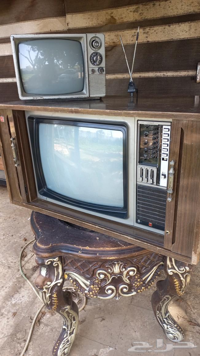 إلى يحب التراث والقديم ...عندى عدد 2 تلفزيونات قديمه جدا وبح64391563360130114